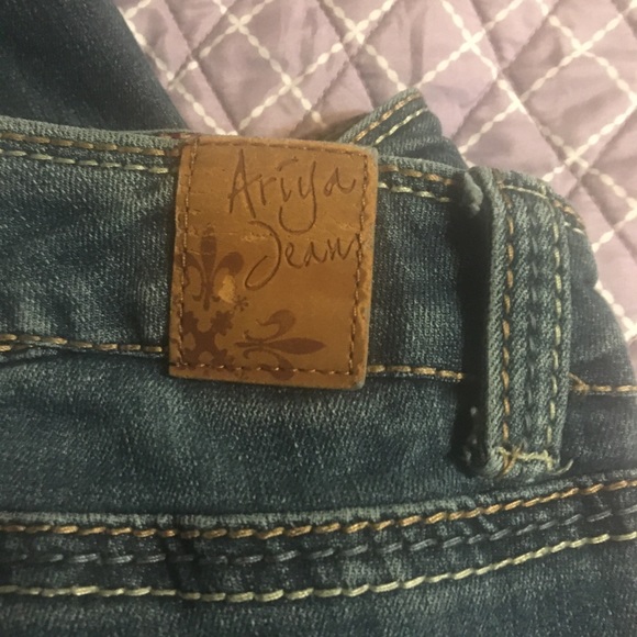 Size 13/14 broken belt loop gently used - Picture 4 of 5